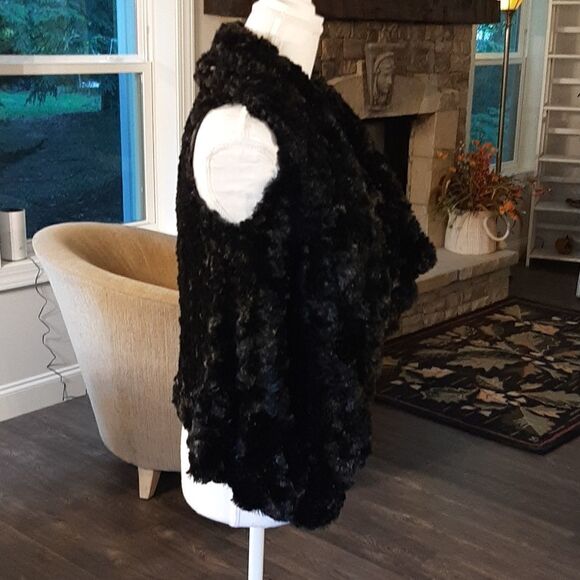 NWT ME JANE Black Faux Fur Vest - Picture 3 of 7